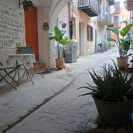 Al Vico Bartoli Suite Room Mazzarino Buitenkant foto