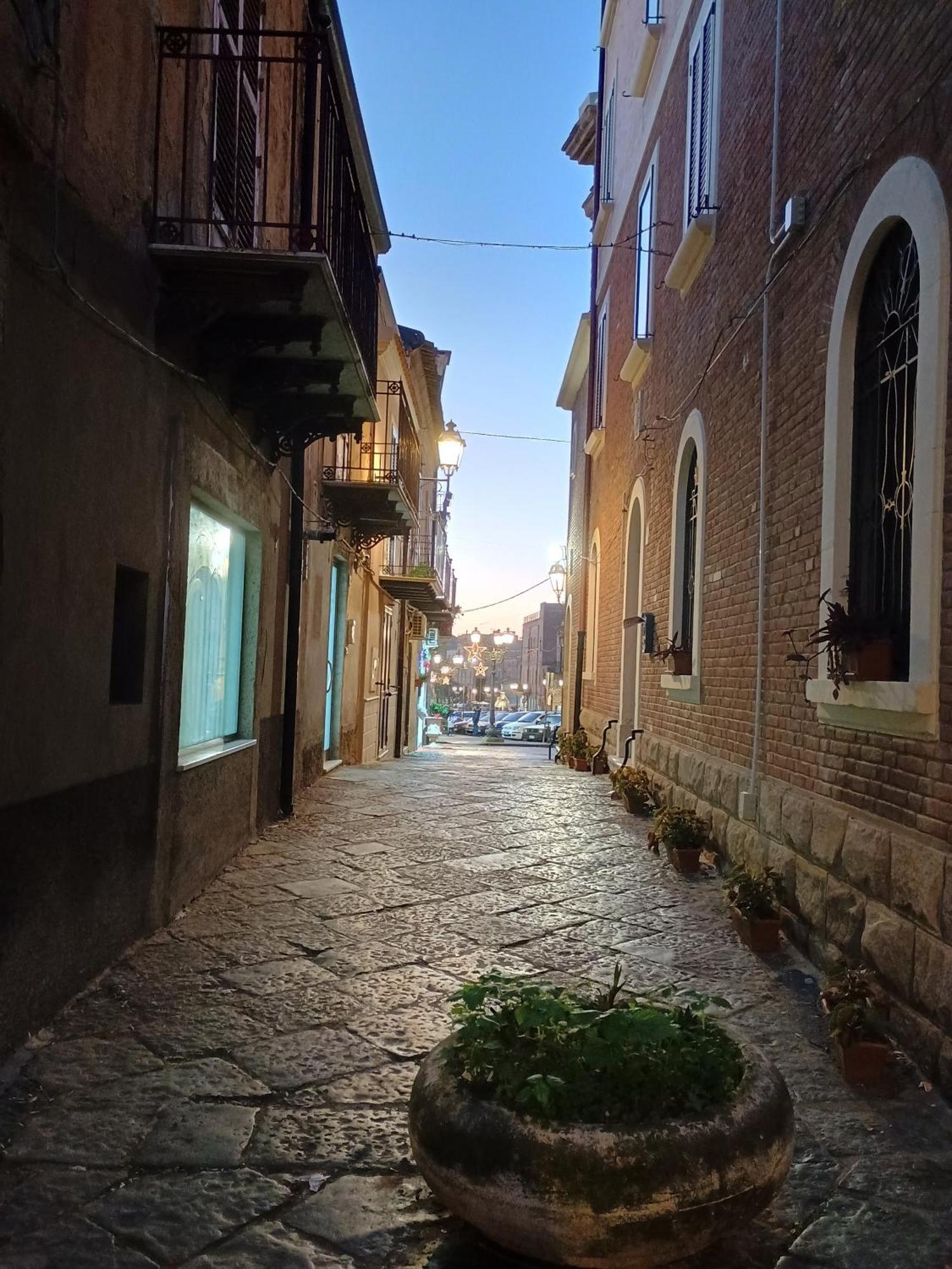 Al Vico Bartoli Suite Room Mazzarino Buitenkant foto
