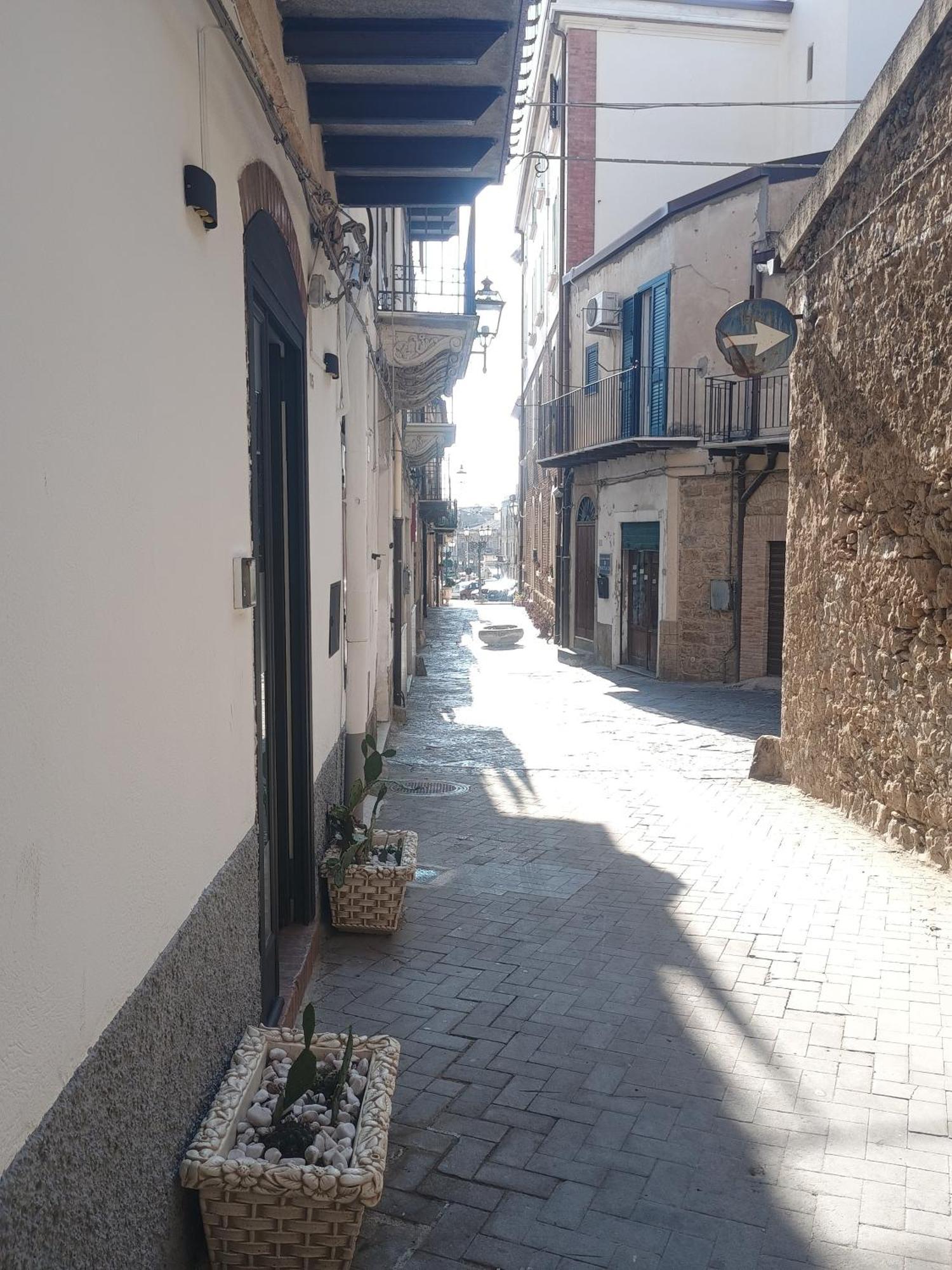 Al Vico Bartoli Suite Room Mazzarino Buitenkant foto